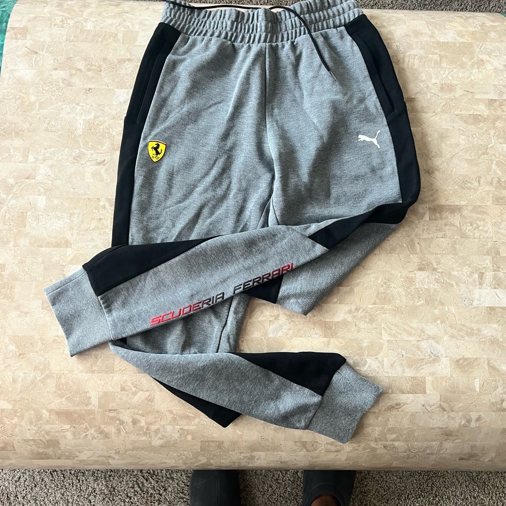 Mens Puma Ferrari gray sweatpants sz.S M